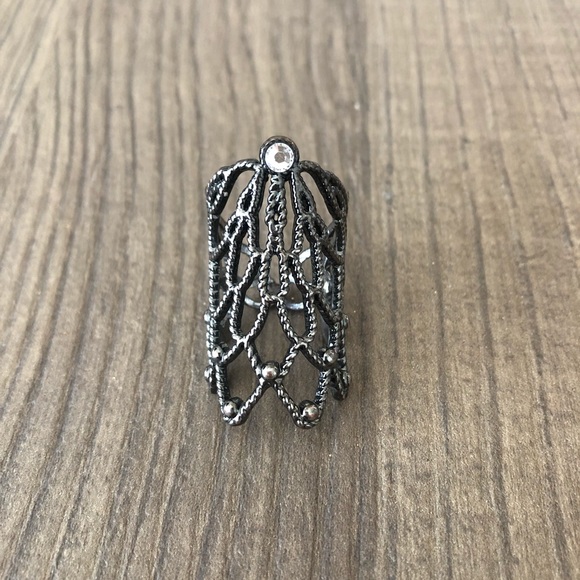 Pretty gothic ring! - Picture 2 of 5